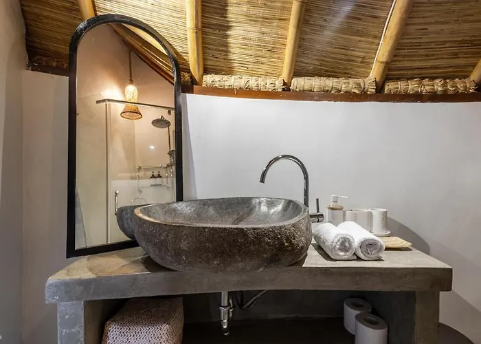 Numi Uluwatu